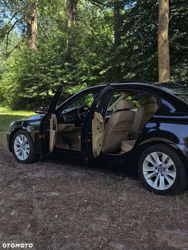 BMW Seria 5 525d - 31