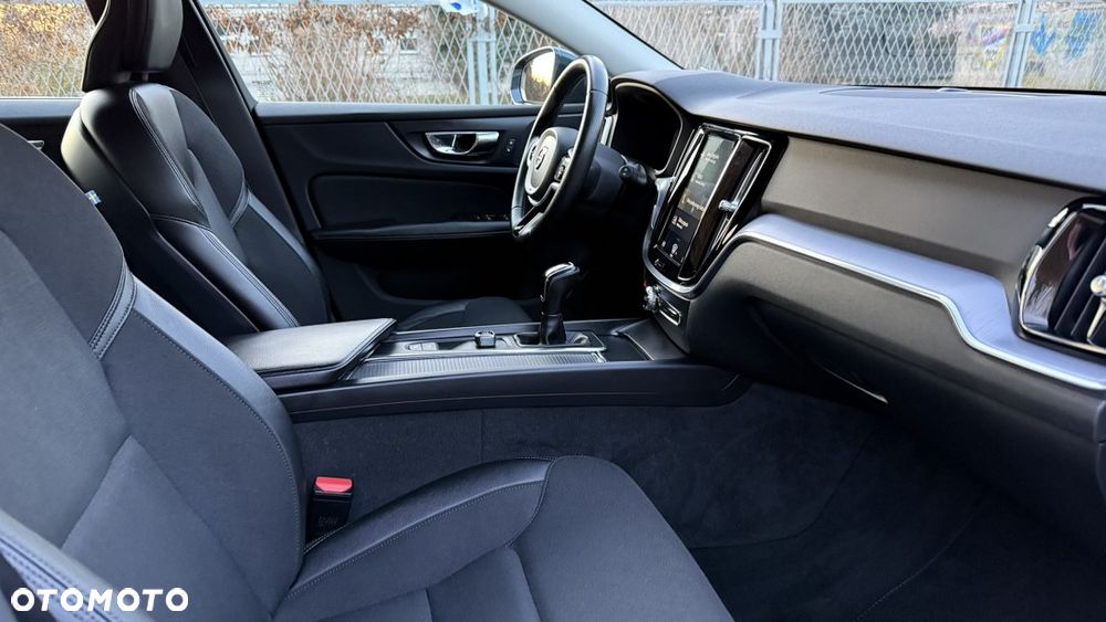 Volvo V60 D3 Momentum - 28