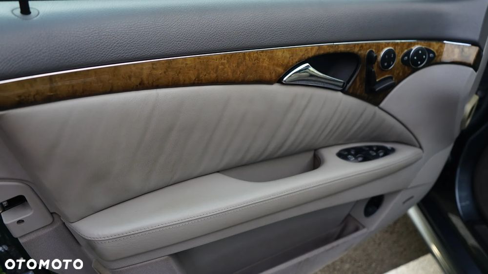 Mercedes-Benz Klasa E 63 AMG 7G-TRONIC - 24