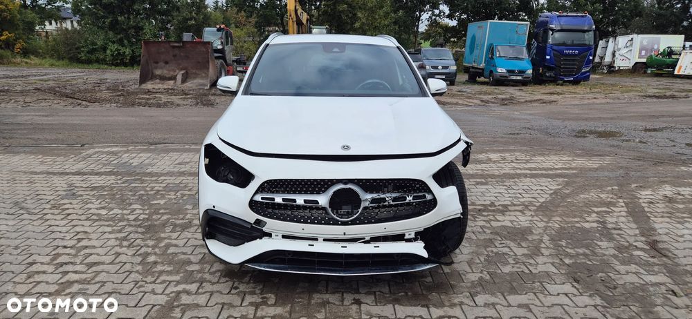 Mercedes-Benz GLA - 2