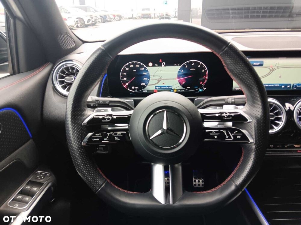 Mercedes-Benz GLB - 10