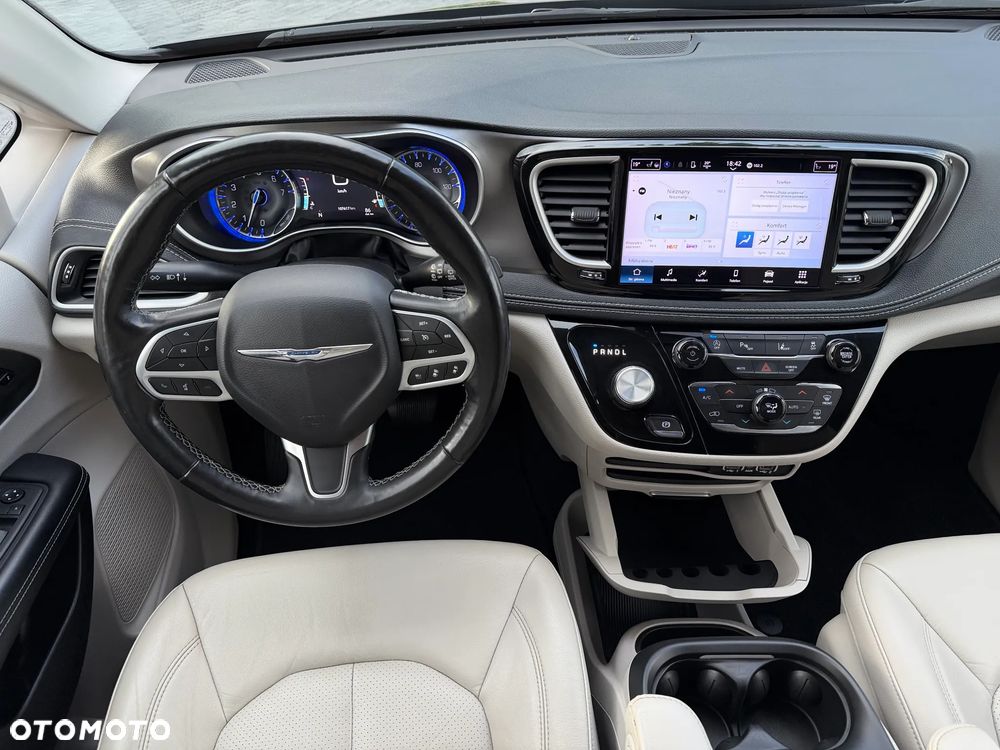 Chrysler Pacifica - 25