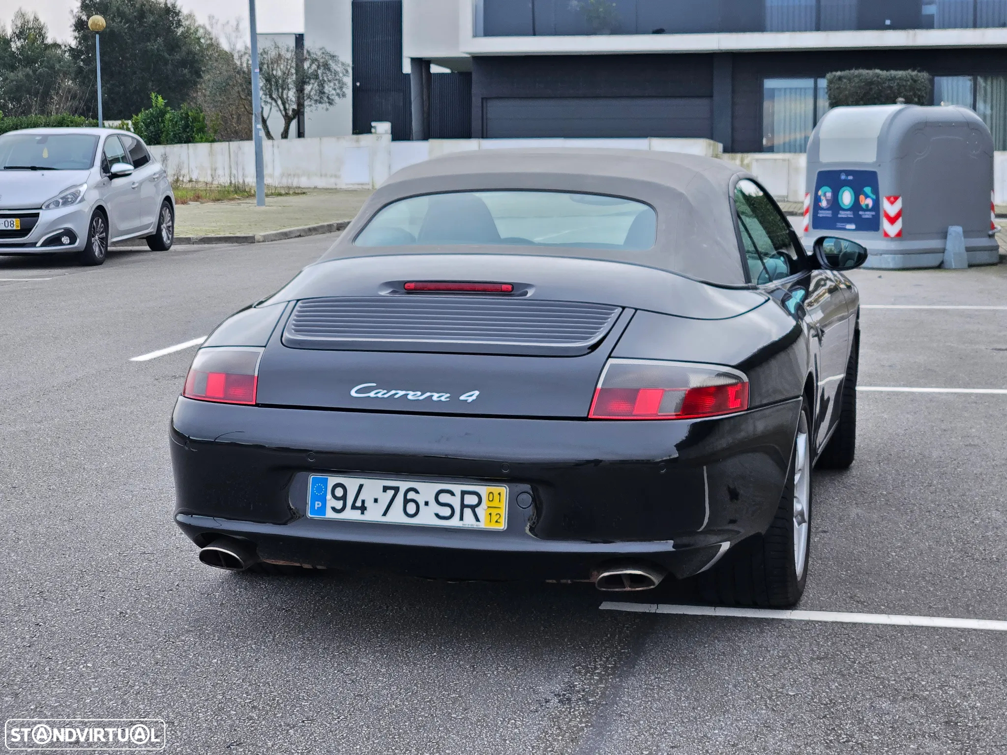 Porsche 911 (996) Carrera 4 - 11