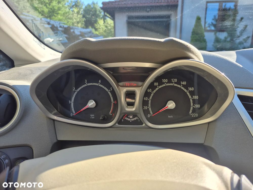 Ford Fiesta 1.6 Ghia - 9