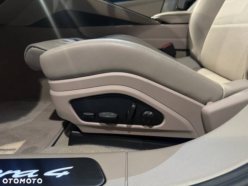 Porsche Panamera 4 E-Hybrid PHEV - 17