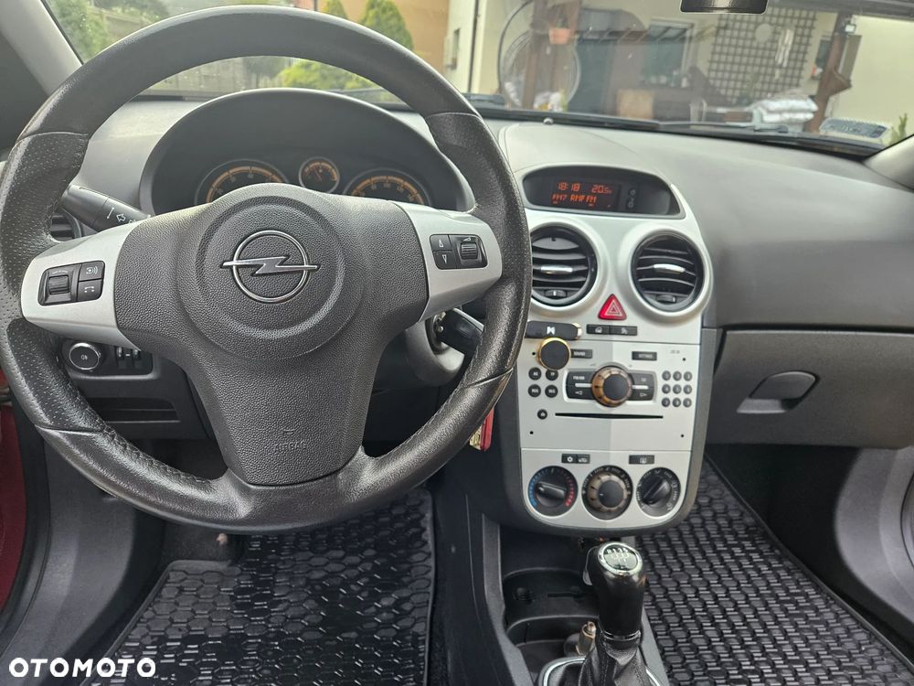 Opel Corsa 1.4 16V Cosmo - 9