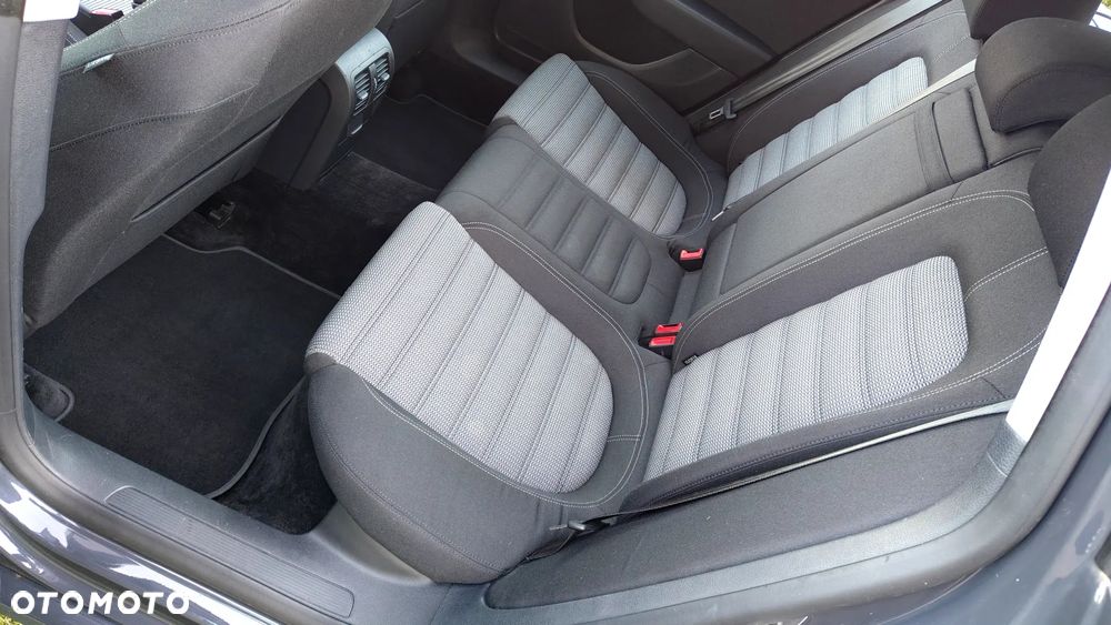 Volkswagen Passat 2.0 TDI Highline - 32