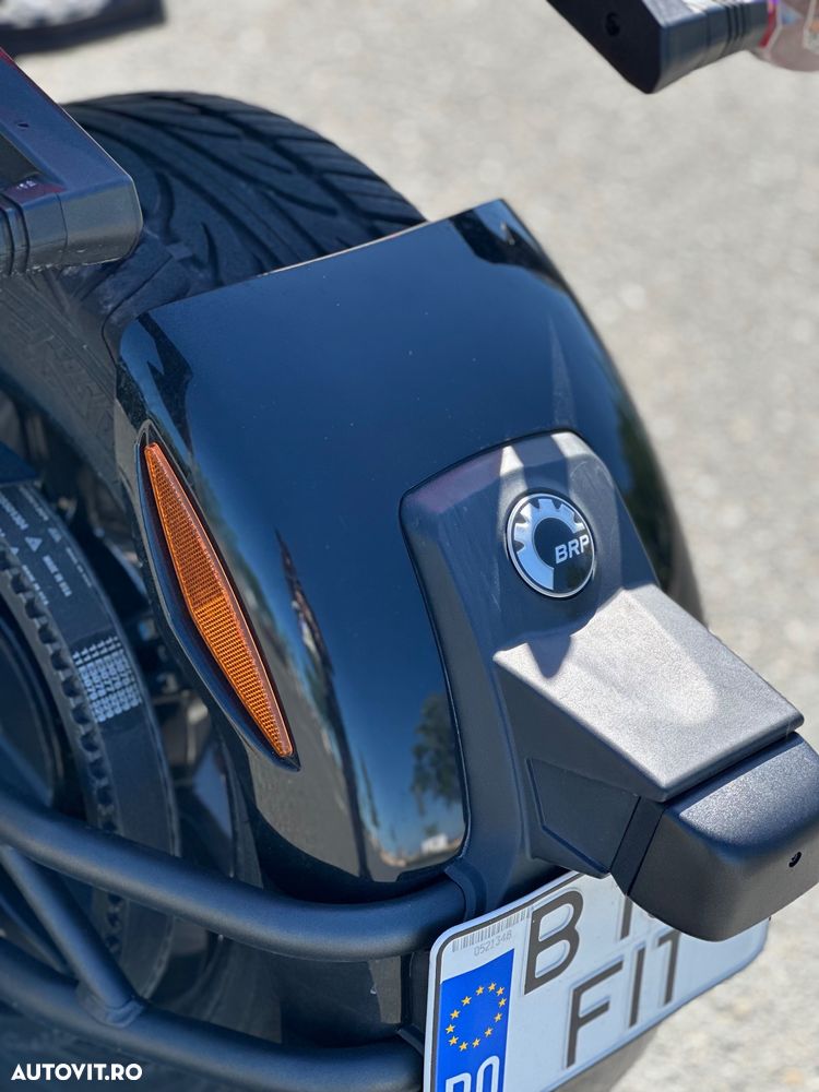 Can-Am Spyder - 17