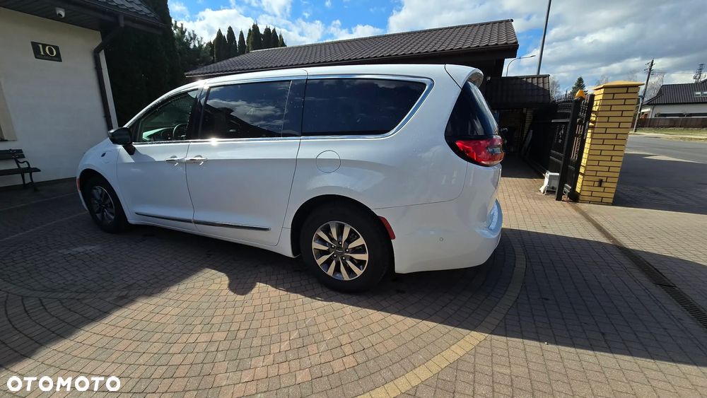 Chrysler Pacifica - 17