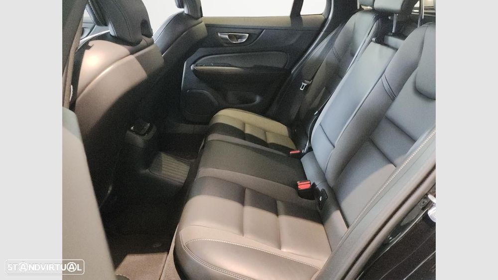 Volvo V60 2.0 T6 AWD TE Plus Dark - 15