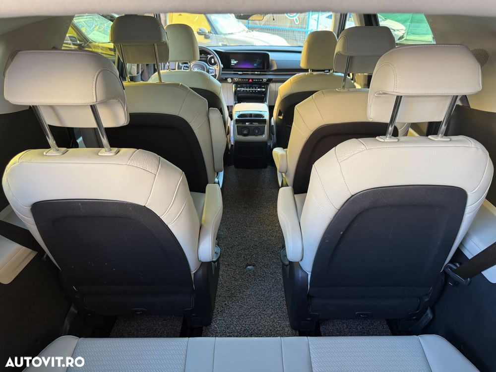 Kia Carnival - 11