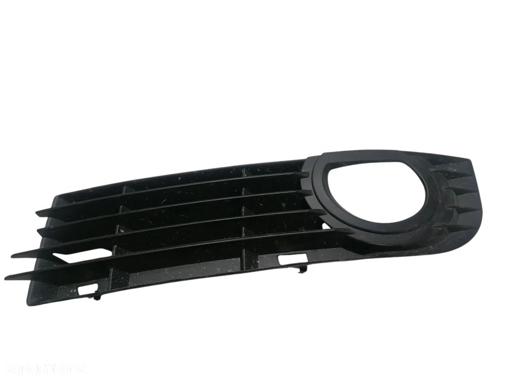 AUDI A8 D3 03r KRATKA ZDERZAKA HALOGENU LEWA 4E0807681AD - 1