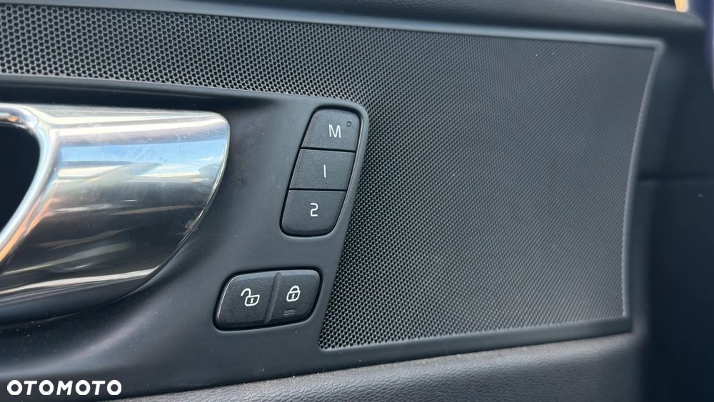 Volvo XC 60 T5 GPF AWD R-Design - 21