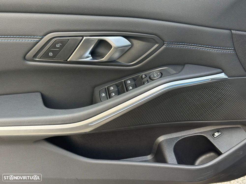 BMW 330 e Pack Desportivo M Pro Auto - 34