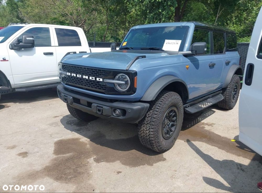 Ford Bronco - 3