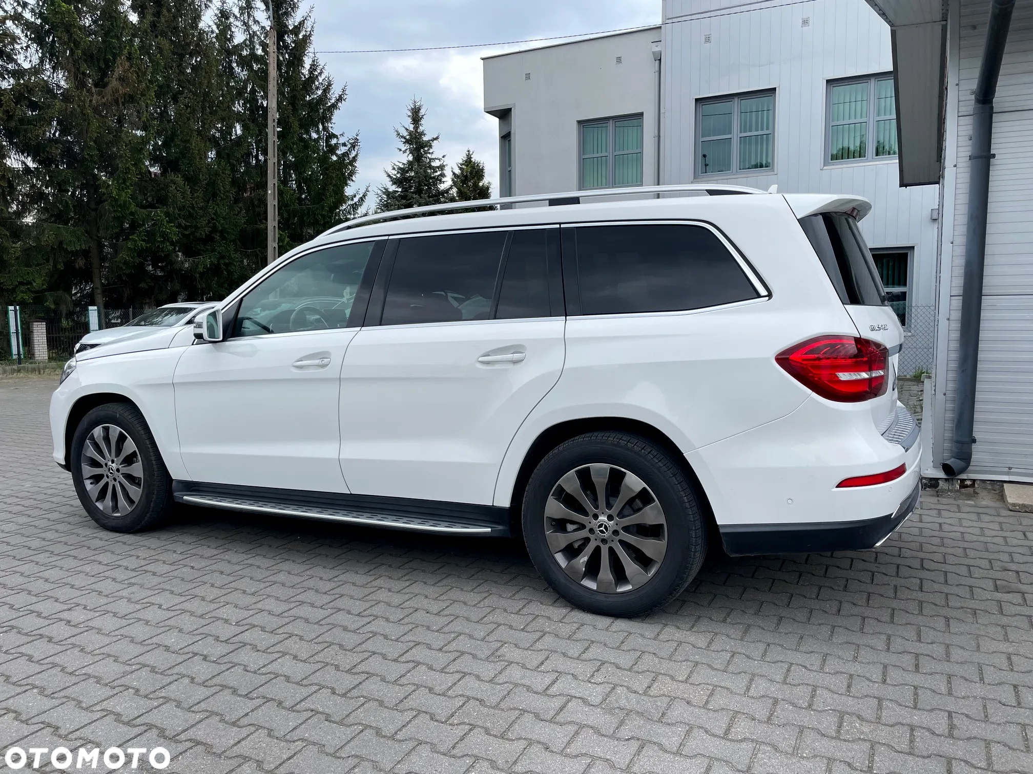 Mercedes-Benz GLS - 12