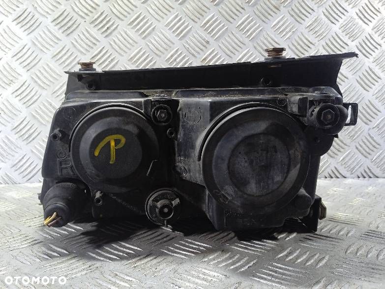 LAMPA PRAWA PRZEDNIA VOLKSWAGEN PASSAT B5 - 2