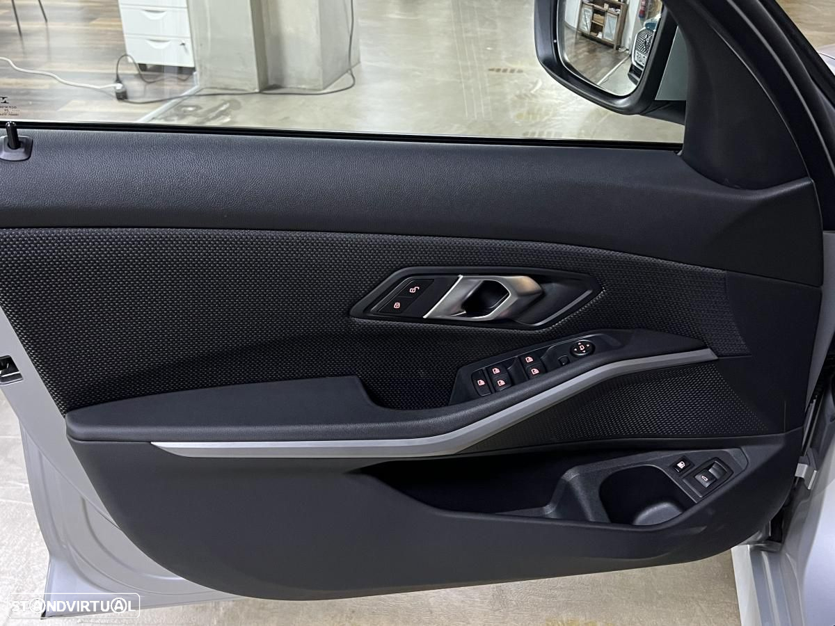 BMW 330 e Touring Corporate Edition Auto - 40
