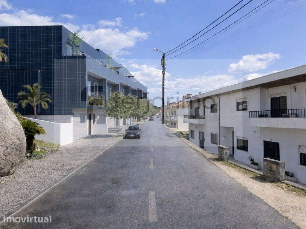 Lote 3- 2º Andar Moradia Tipo T2 com moveis de cozinha, roupeiros f... - Grande imagem: 3/19