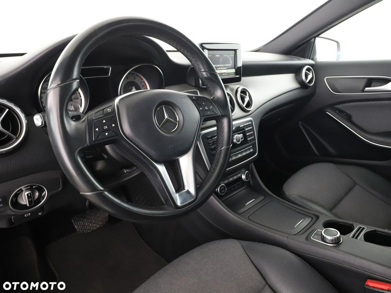 Mercedes-Benz GLA - 14
