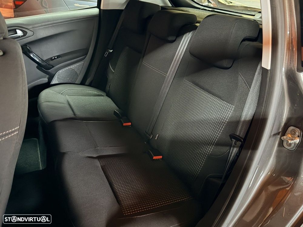 Peugeot 208 1.2 PureTech Allure - 6