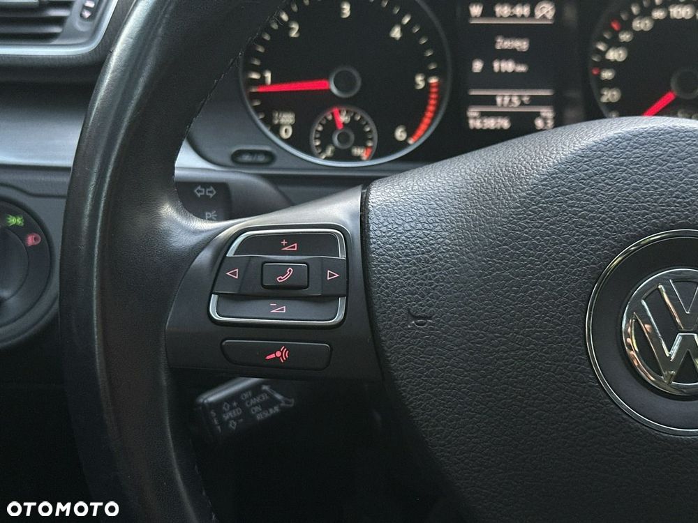 Volkswagen Passat - 30