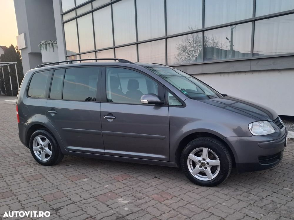 Volkswagen Touran 2.0 TDI DSG Highline - 1