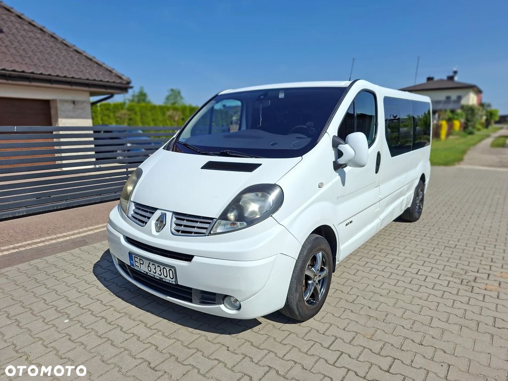 Renault Trafic Grand Passenger Black Edition - 1