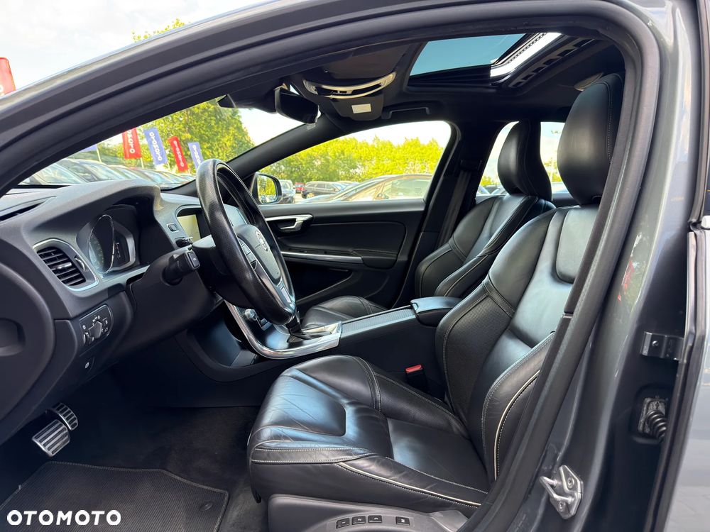Volvo V60 D3 Drive-E R-Design Momentum - 24