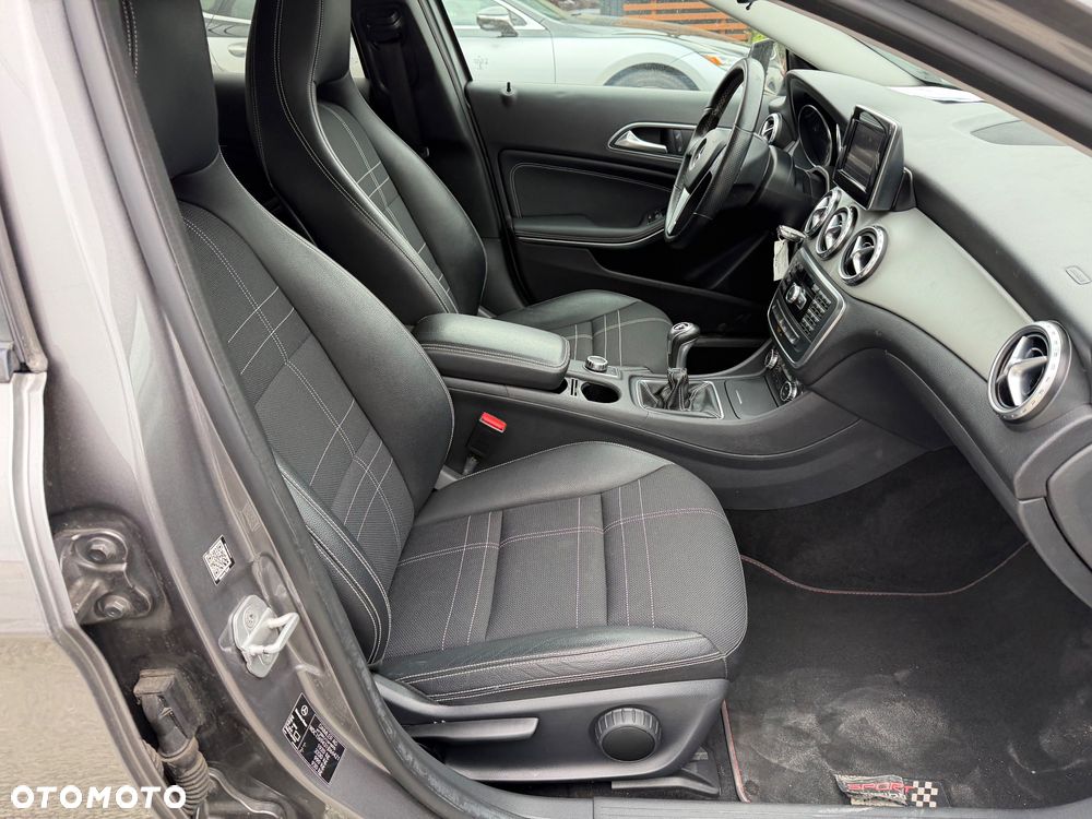Mercedes-Benz GLA 200 Urban - 30