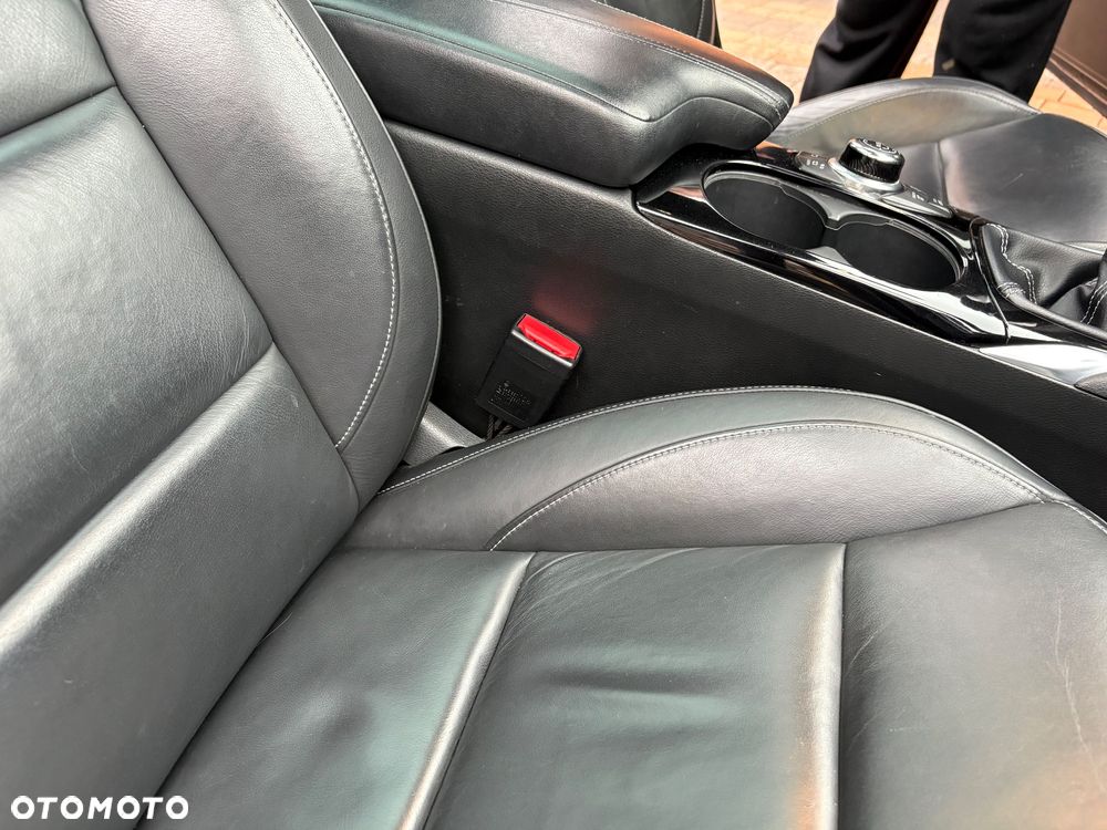 Infiniti Q30 1.5d Premium City Black - 25