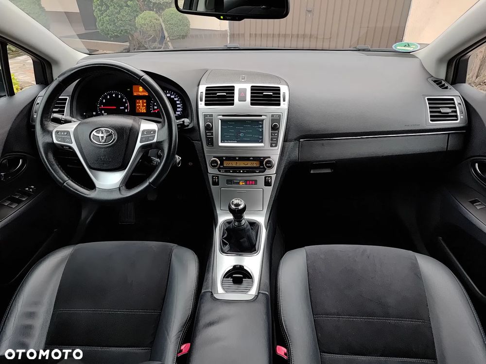 Toyota Avensis 1.8 Premium - 25