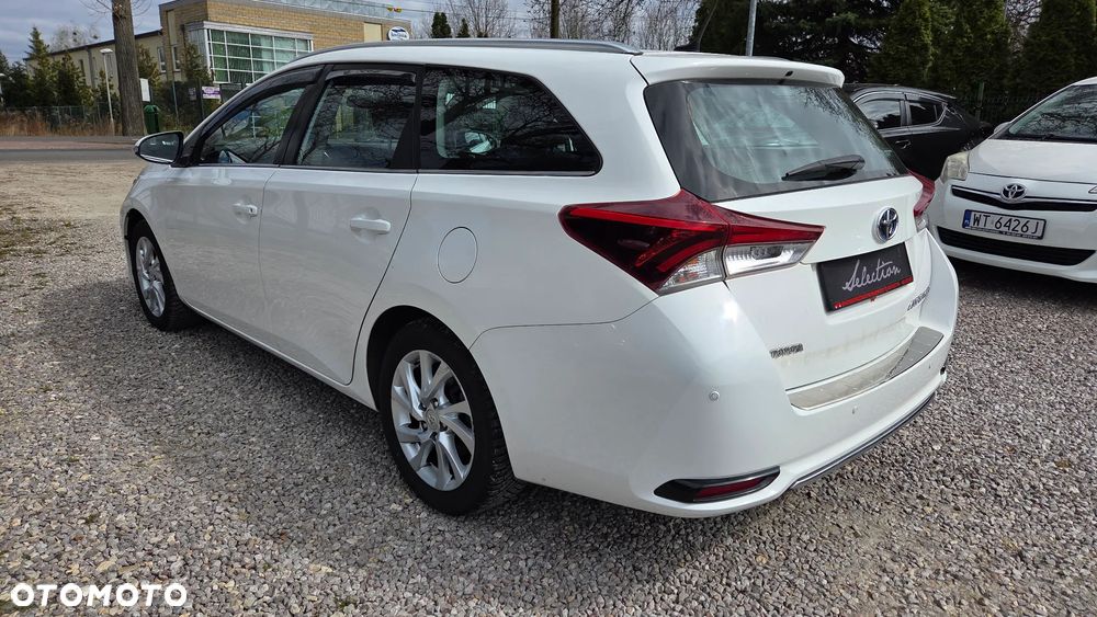 Toyota Auris Hybrid 135 Premium - 6