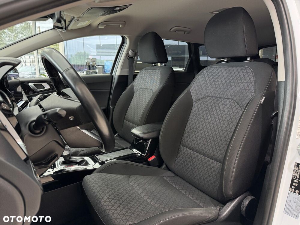 Kia Ceed - 10