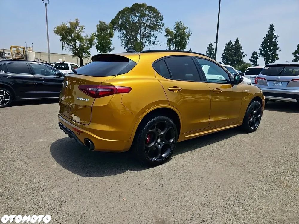 Alfa Romeo Stelvio 2.0 Turbo 16V AT8-Q4 Veloce - 3