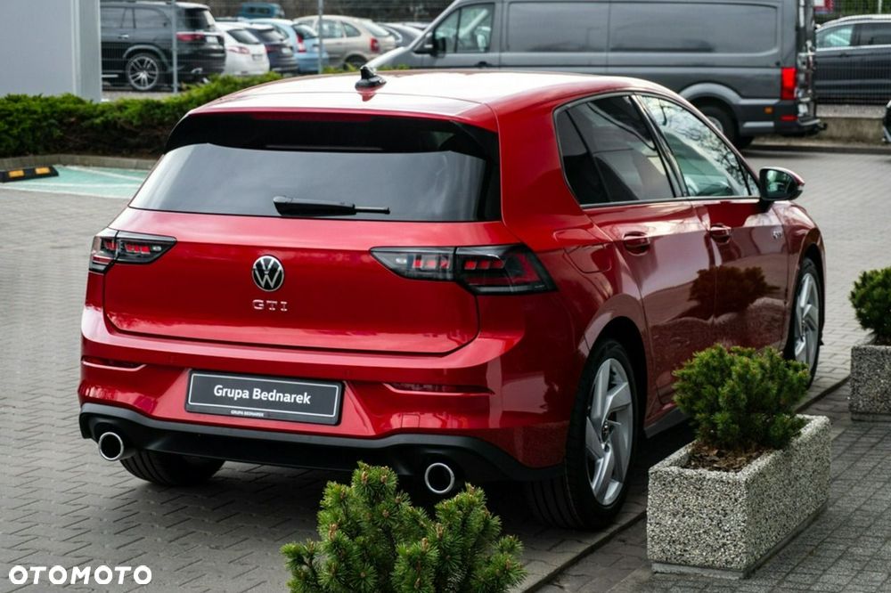 Volkswagen Golf - 11
