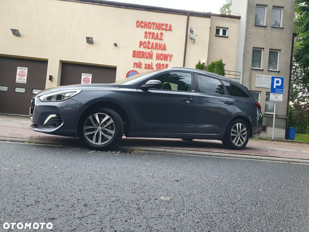 Hyundai i30 blue Kombi 1.4 YES Silver - 30