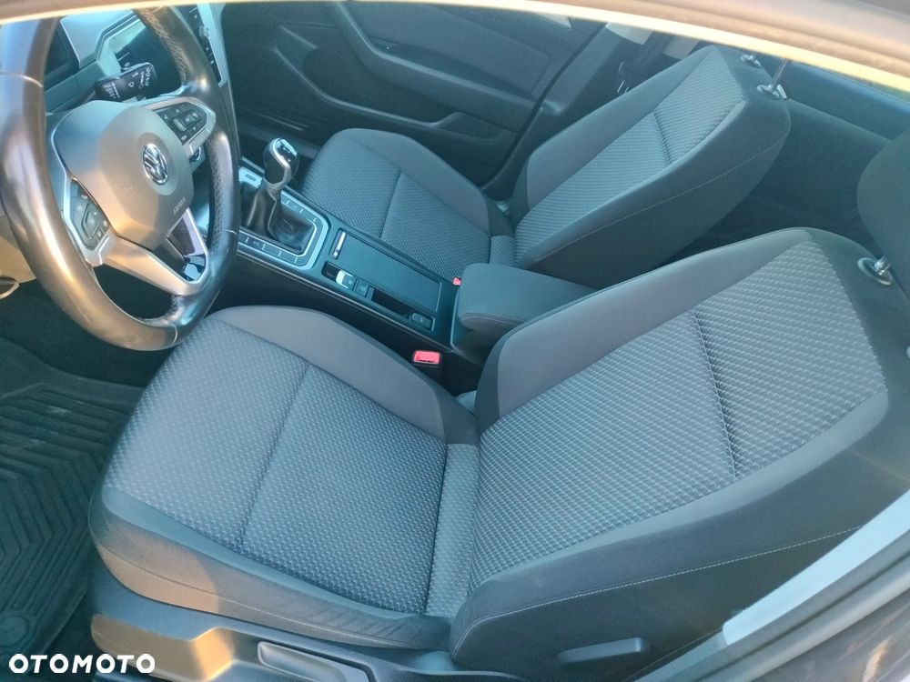 Volkswagen Passat - 8