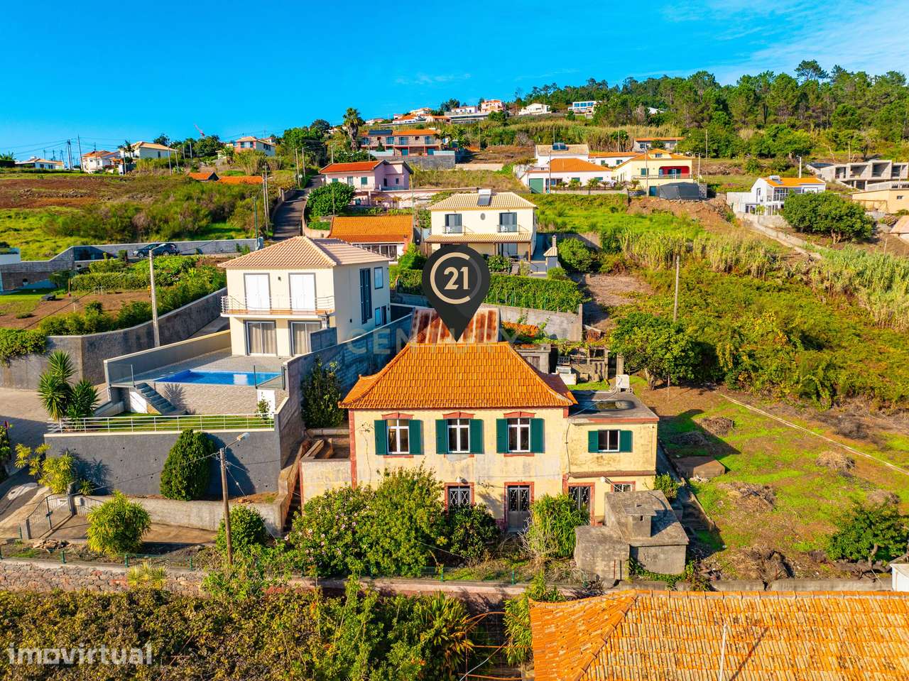 Moradia Tradicional nos Prazeres com Terreno e Vista Mar - Grande imagem: 3/28