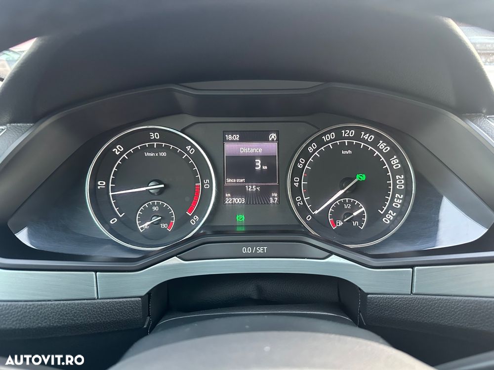 Skoda Superb 2.0 TDI DSG Style - 9