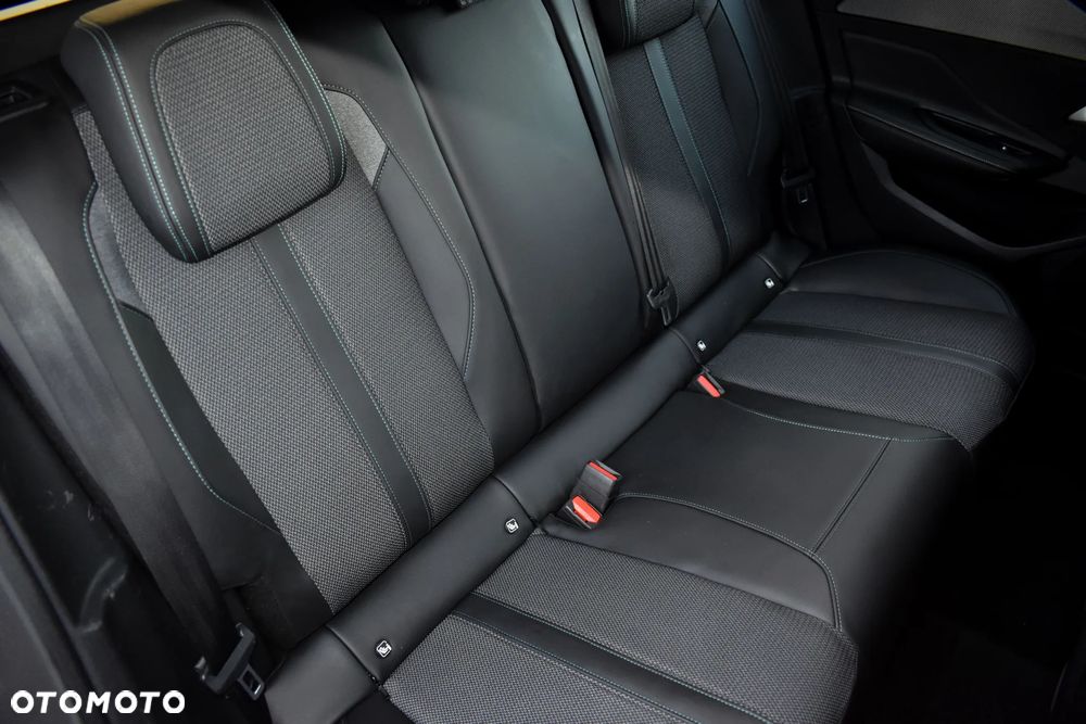 Peugeot 308 180 e-EAT8 GT - 32