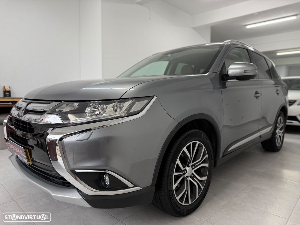 Mitsubishi Outlander 2.2 DI-D Instyle Navi Black Edition - 1