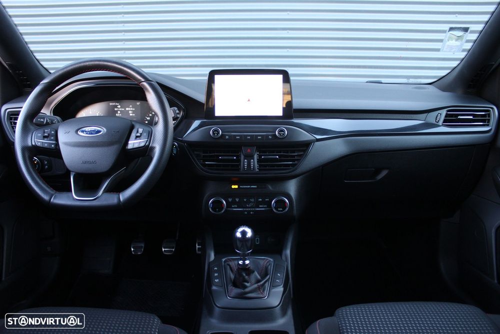 Ford Focus 1.0 EcoBoost ST-Line - 32