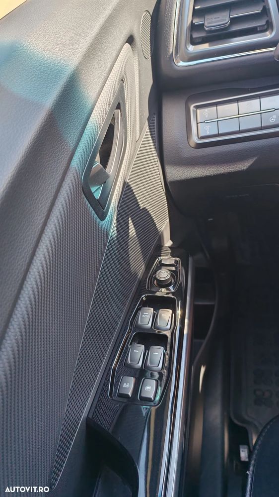 SsangYong Tivoli Grand - 10