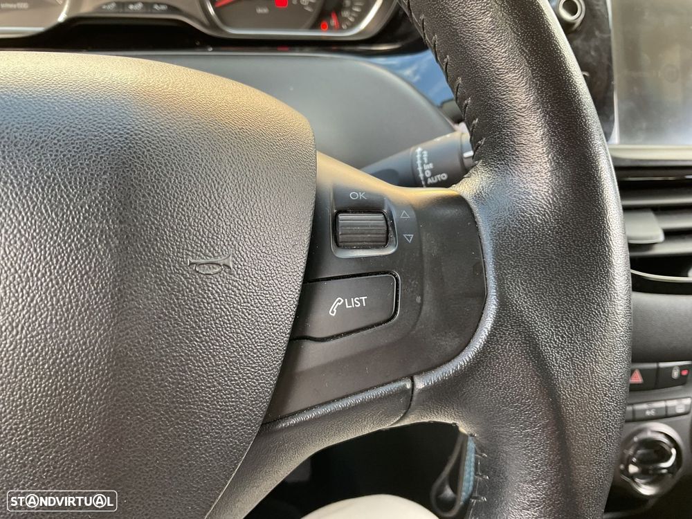 Peugeot 208 1.2 VTi Active - 37