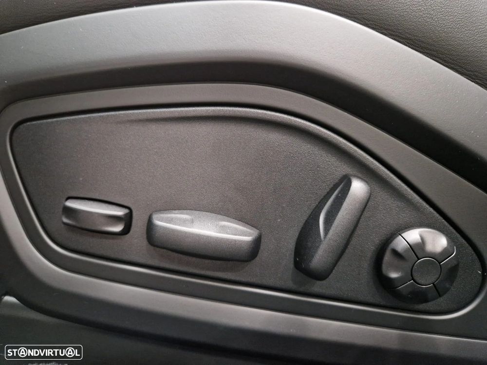 Porsche Taycan Cross Turismo 4S - 19