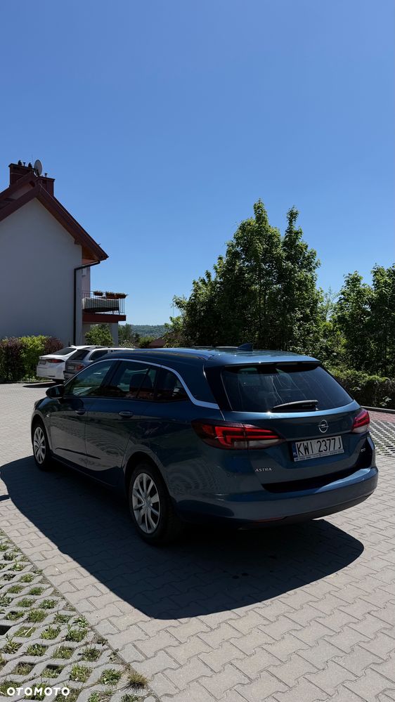 Opel Astra 1.6 CDTI Essentia - 11