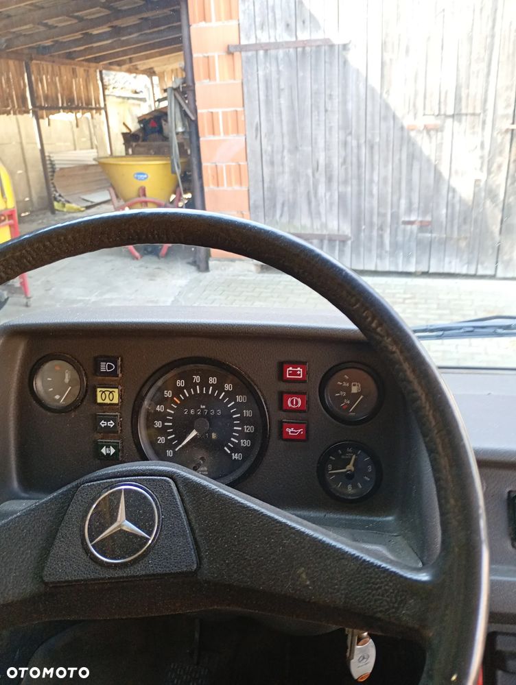 Mercedes-Benz 208D - 6