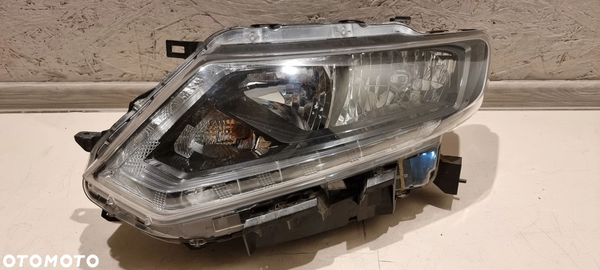 Lampa przód lewa NISSAN XTRAIL T32 LED DRL - 1