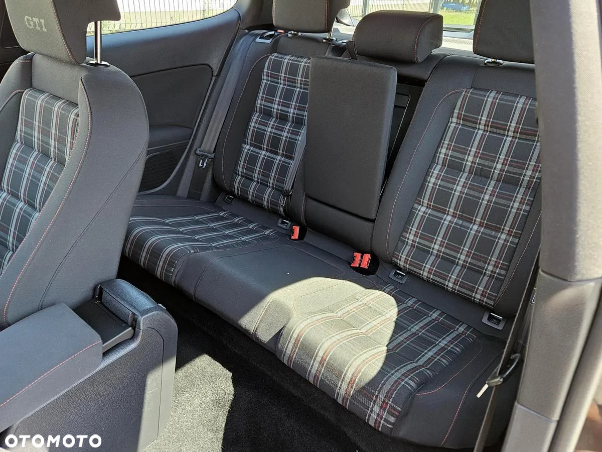 Volkswagen Golf VI 2.0 TSI GTI - 23